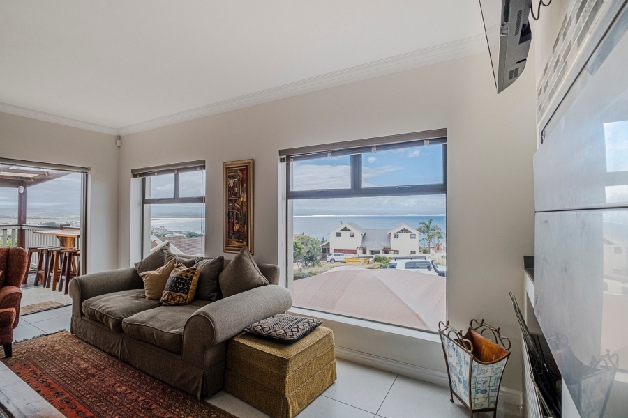 3 Bedroom Property for Sale in Wavecrest Eastern Cape